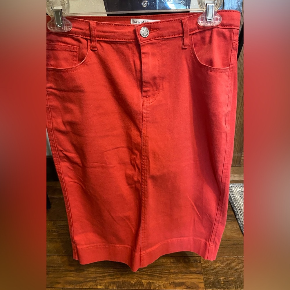 Girls hot pink skirt in great condition.